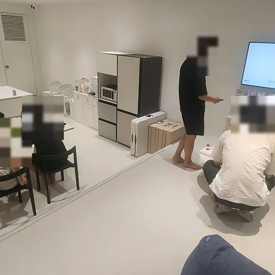 어반아지트 김해점 방문자 리뷰 사진. 이용자 얼굴은 비식별 처리했습니다.
